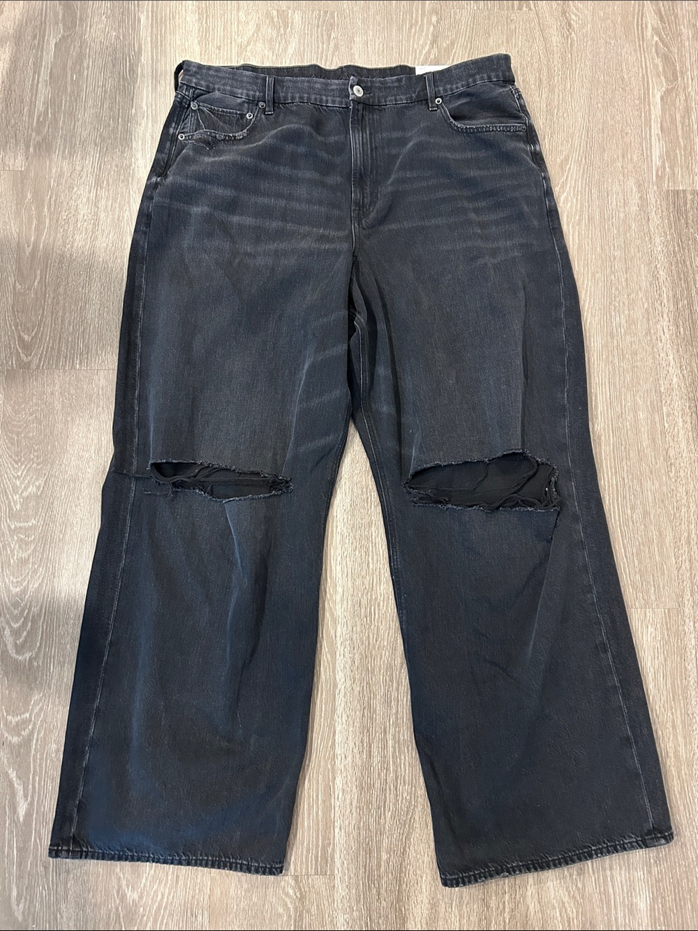 American Eagle Outfitters- Distressed Curvy Super High-Rise Baggy Straight Jeans
